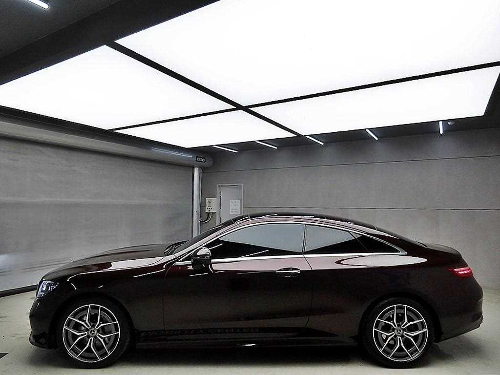 Mercedes Benz E class - Vista 4