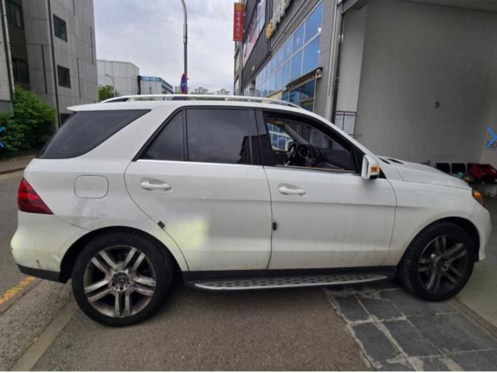 Mercedes Benz GLE Class - Vista 3