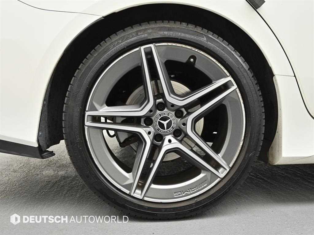 Mercedes Benz CLS Class - Vista 5