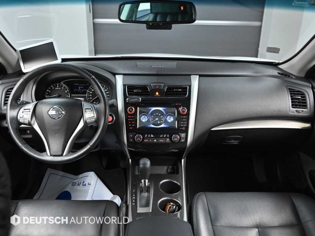 Nissan Altima - Vista 7