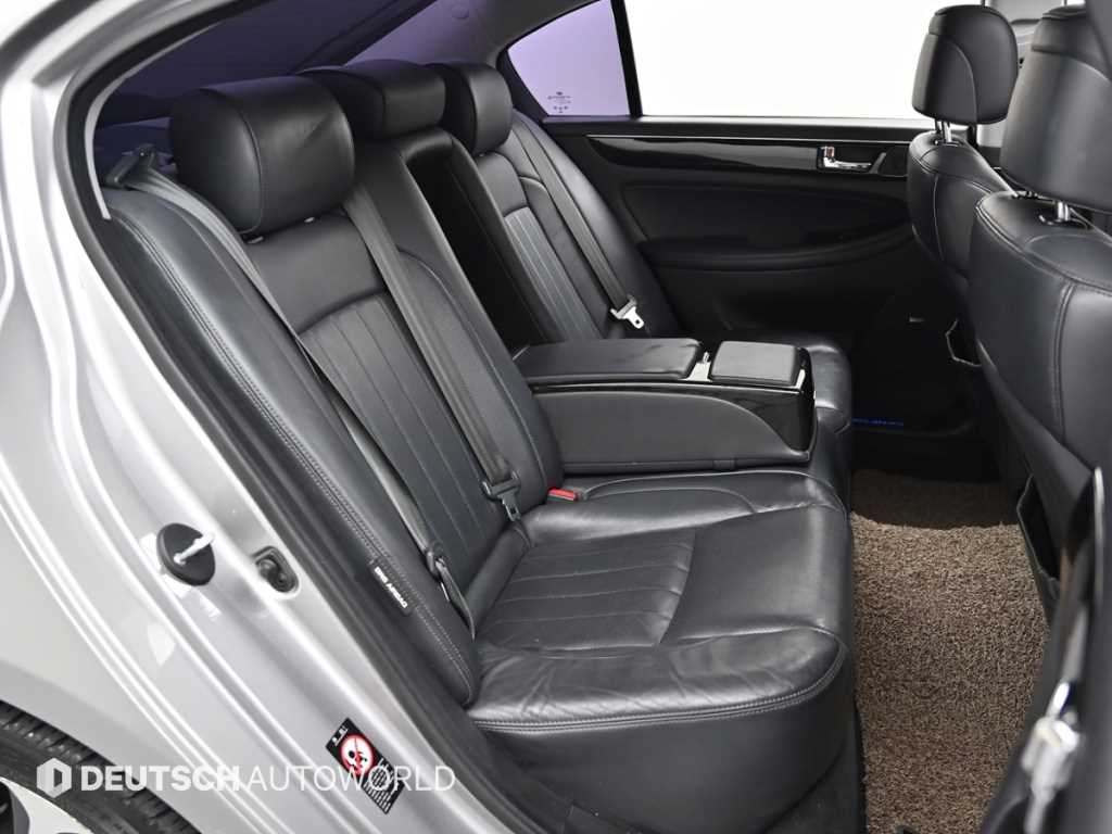 HYUNDAI Genesis - Vista 12