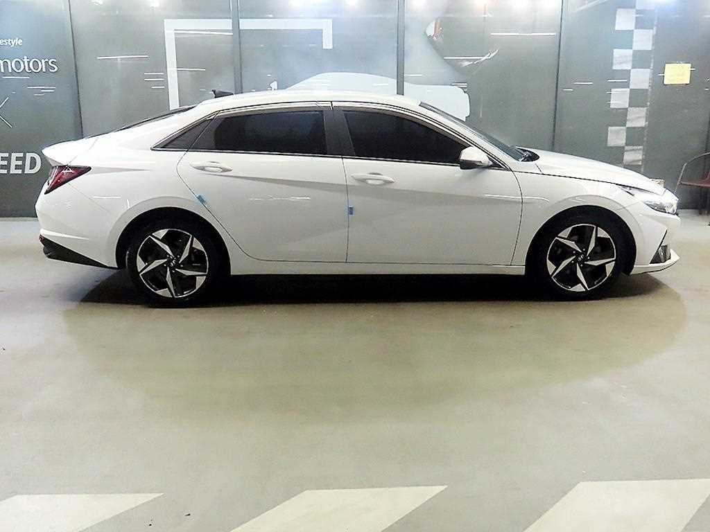 HYUNDAI Avante - Vista 3