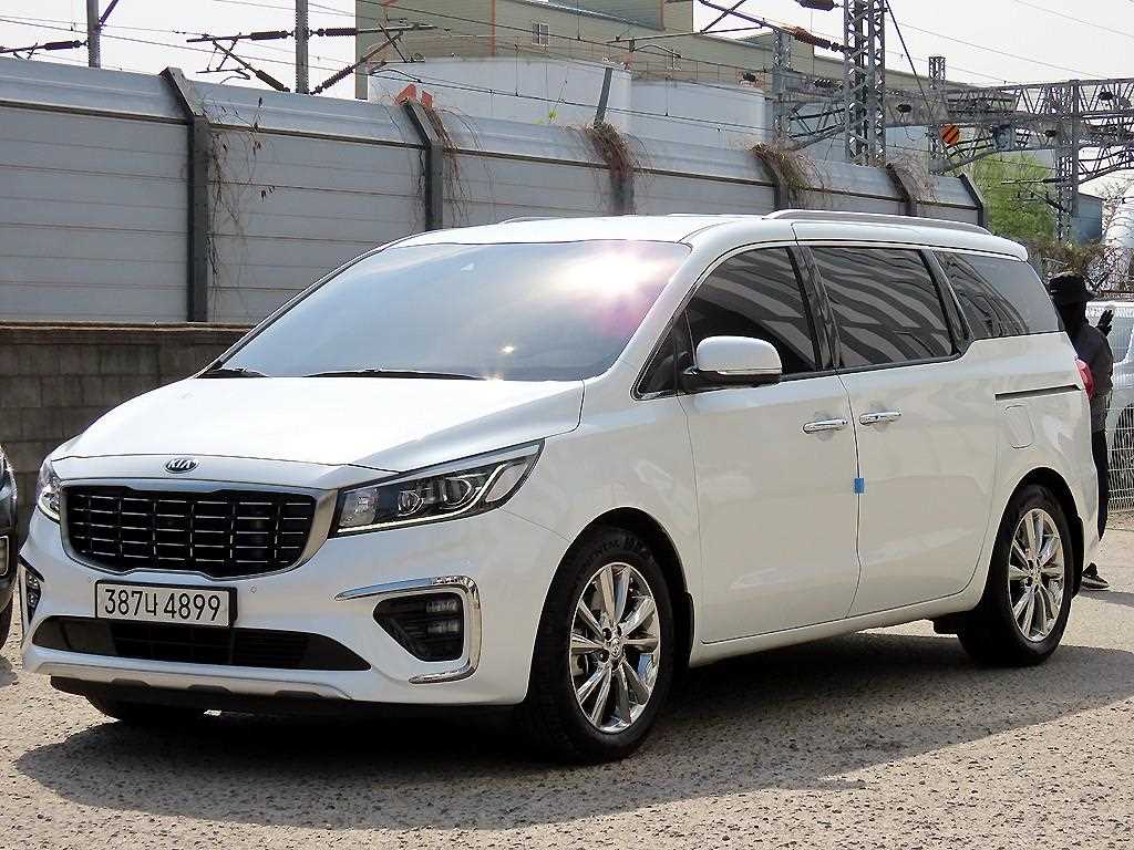 KIA Carnival - Vista 2