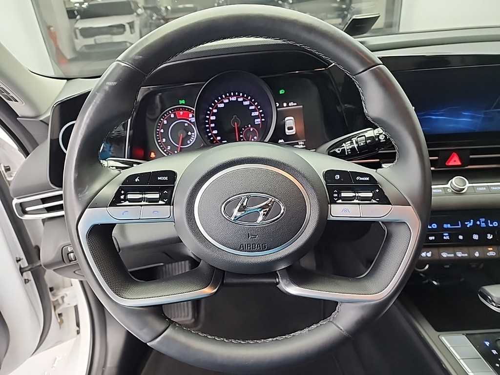 HYUNDAI Avante - Vista 9