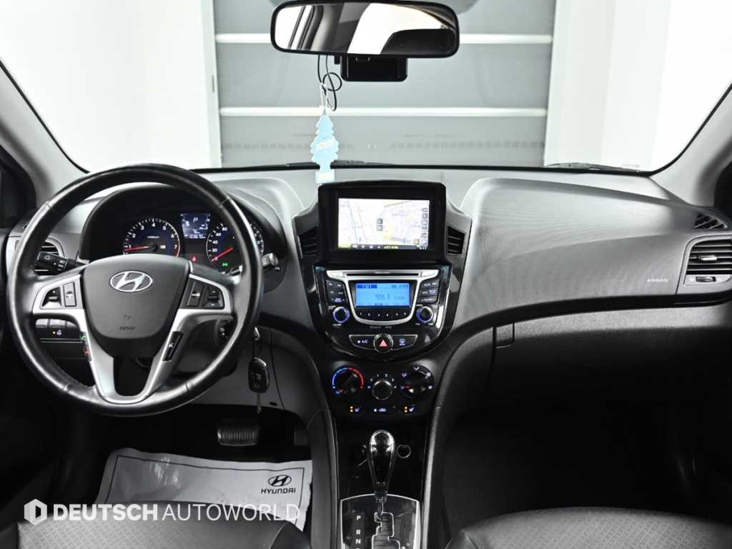 HYUNDAI Accent - Vista 7