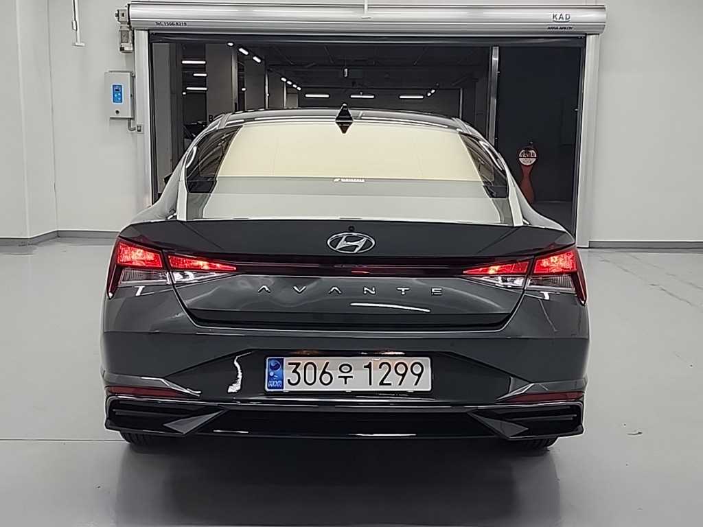 HYUNDAI Avante - Vista 3