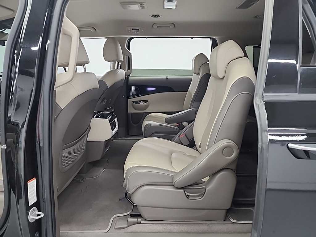 KIA Carnival - Vista 12