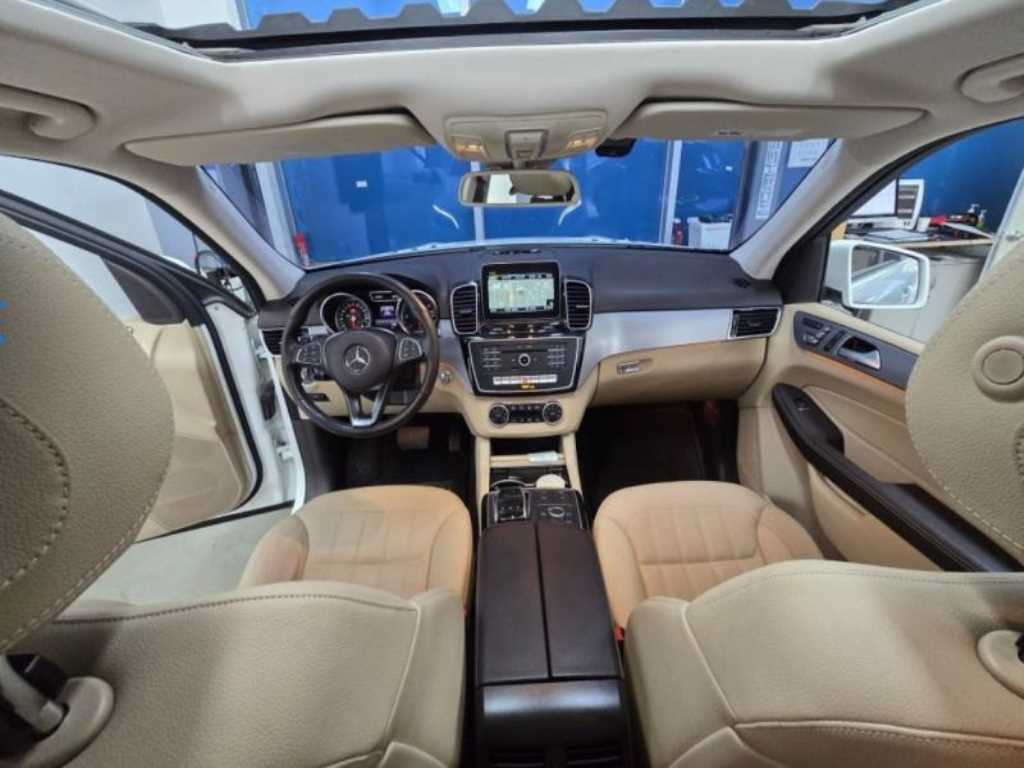 Mercedes Benz GLE Class - Vista 7
