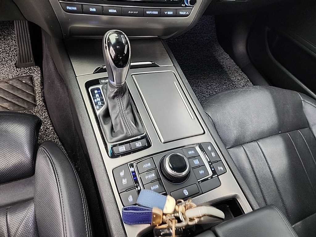HYUNDAI Genesis - Vista 8
