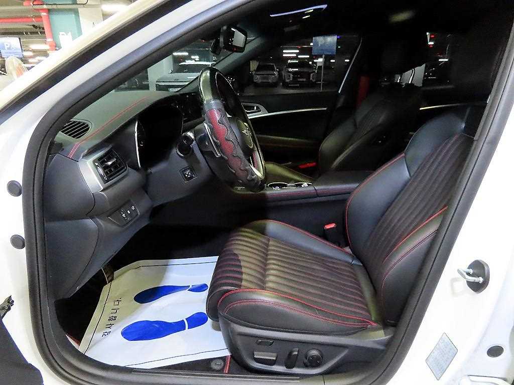 Genesis G70 - Vista 6