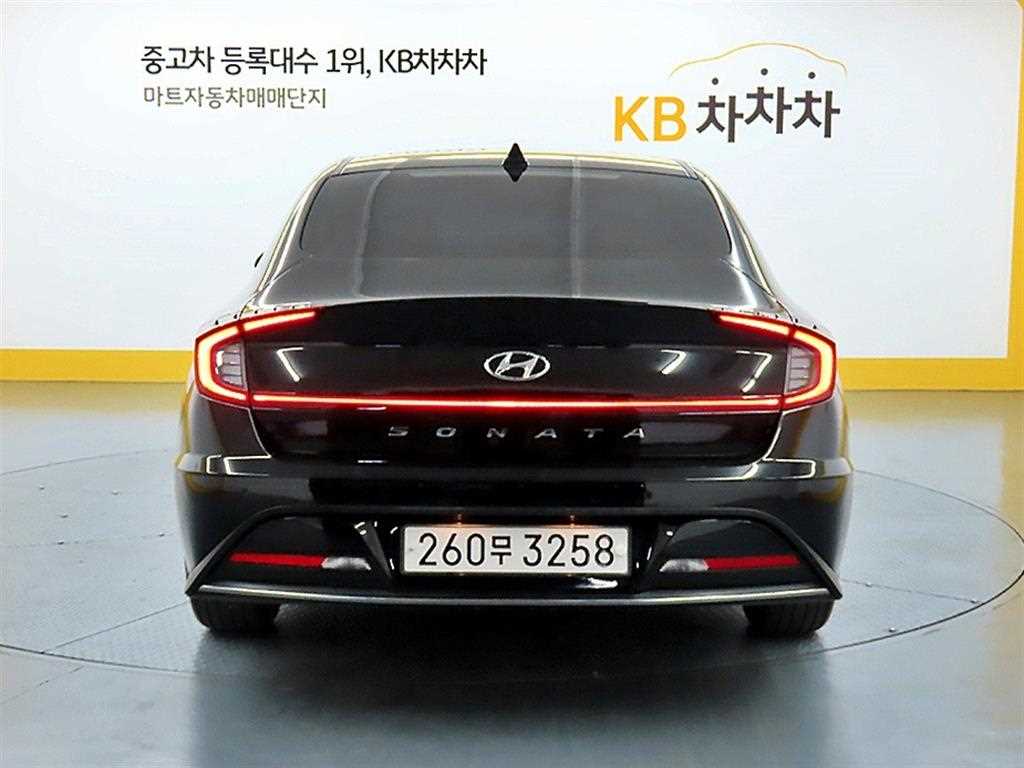 HYUNDAI Sonata - Vista 3