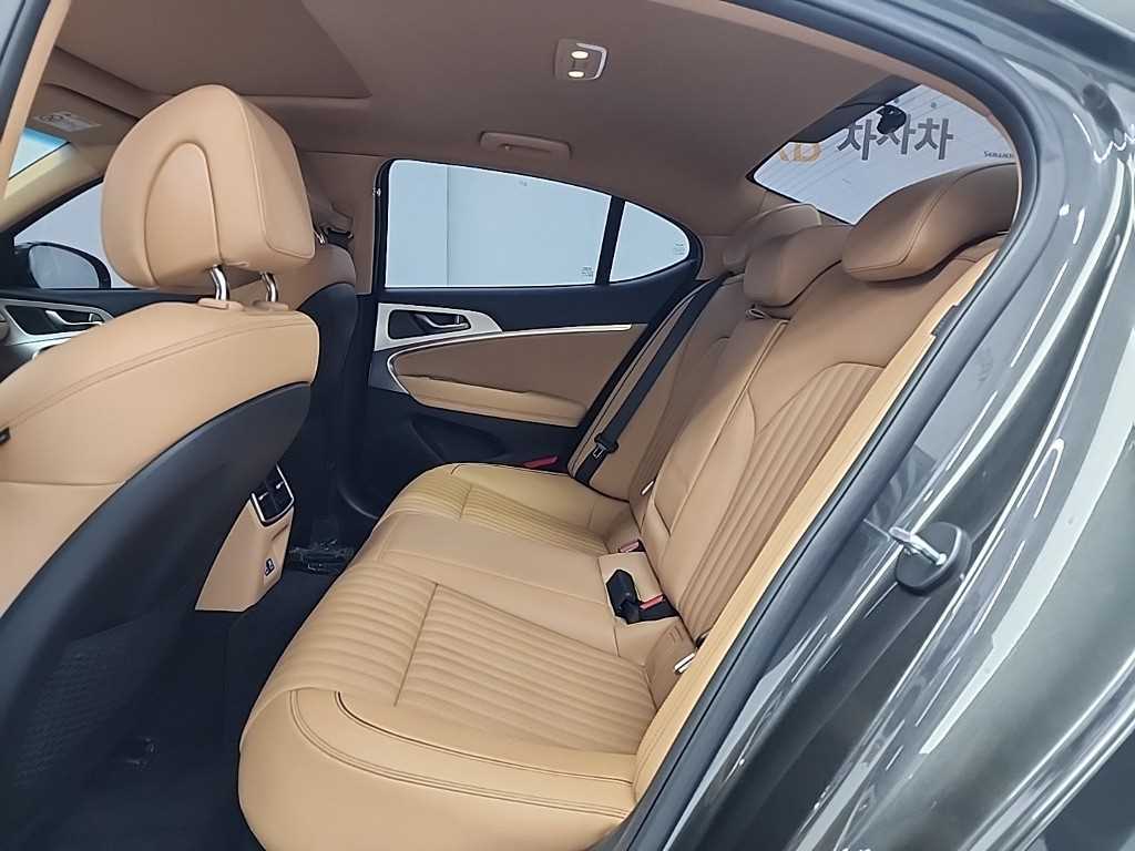Genesis G70 - Vista 12