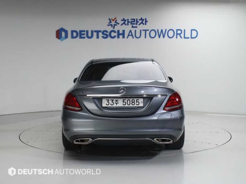 Mercedes Benz C Class - Vista 4