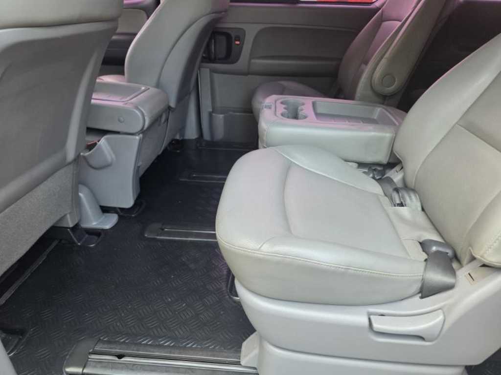 HYUNDAI Starex - Vista 10