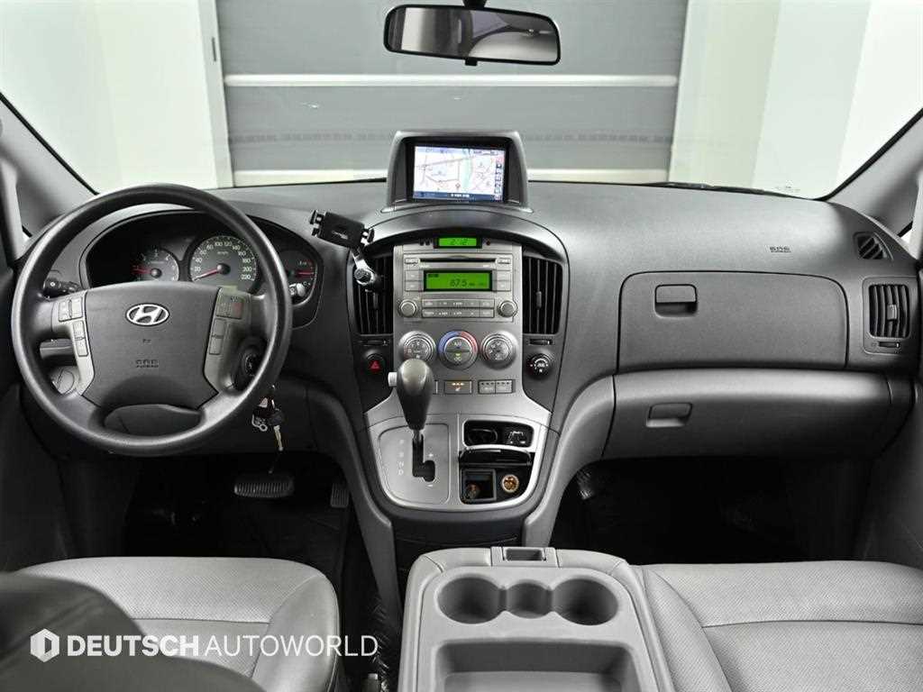 HYUNDAI Starex - Vista 7