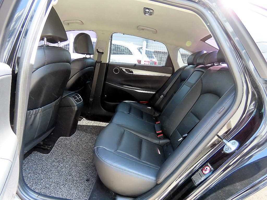 HYUNDAI Grandeur - Vista 6