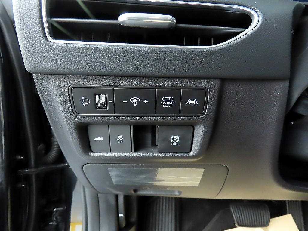 HYUNDAI Sonata - Vista 12