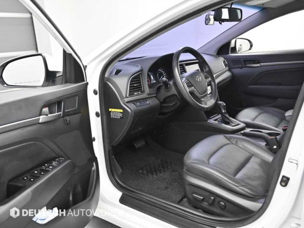 HYUNDAI Avante - Vista 12