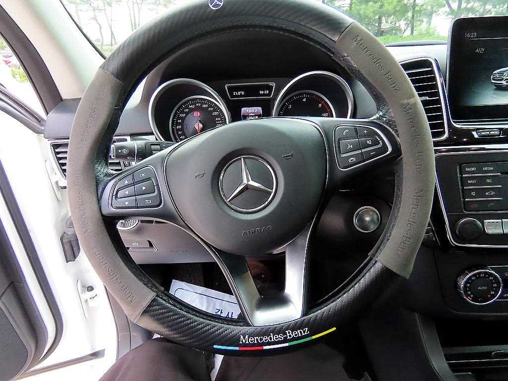 Mercedes Benz GLE Class - Vista 8