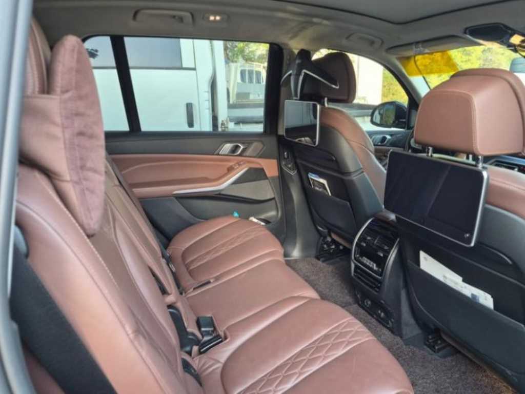 BMW X7 - Vista 5