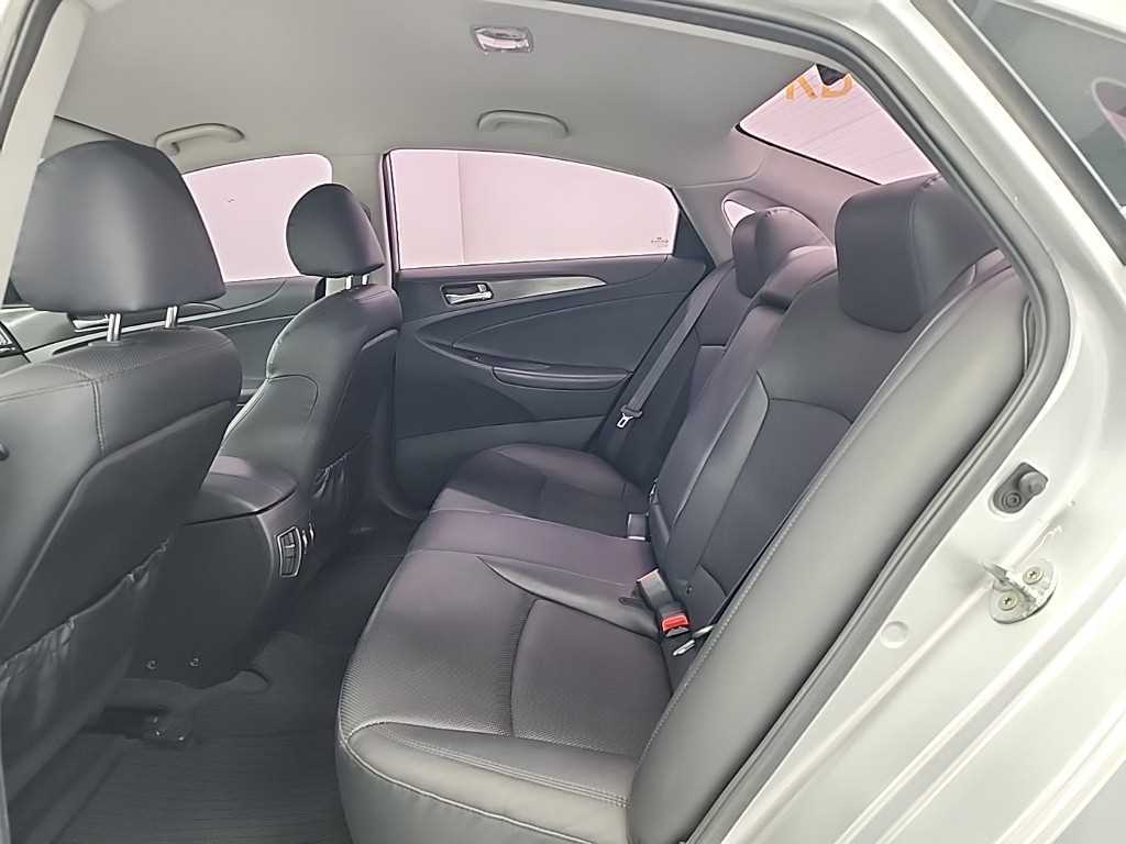 HYUNDAI Sonata - Vista 12