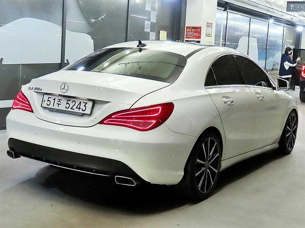 Mercedes Benz CLA Class - Vista 4