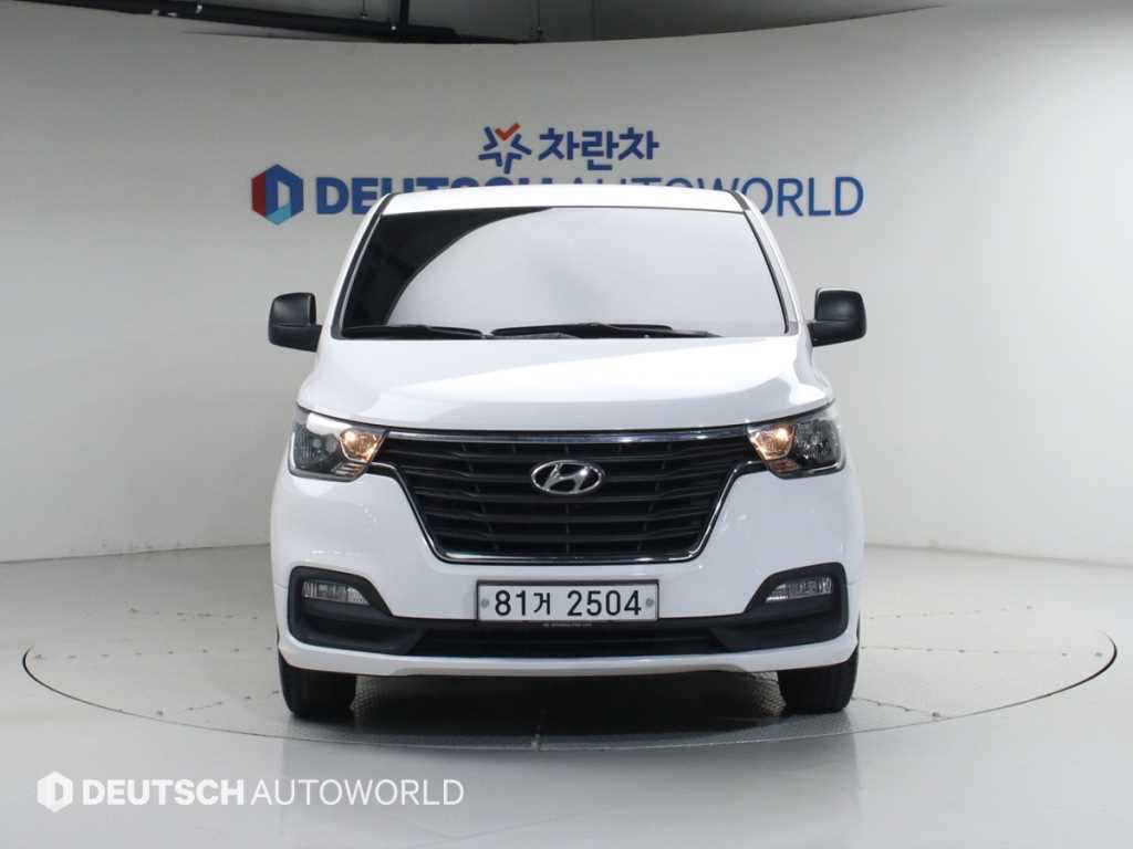 HYUNDAI Starex - Vista 3