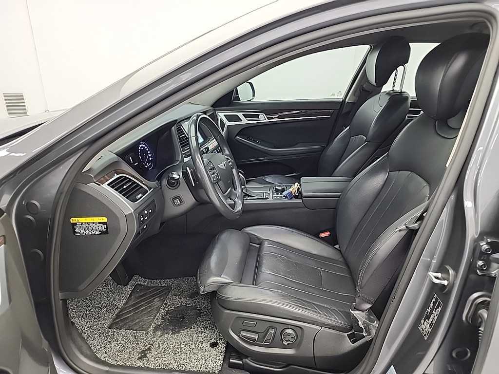 HYUNDAI Genesis - Vista 11