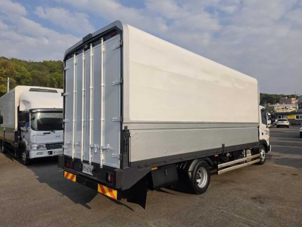 medium and large cargo truck - Vista 6