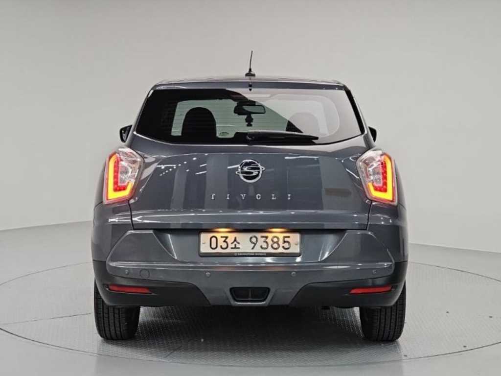 Ssangyong Tivoli - Vista 4