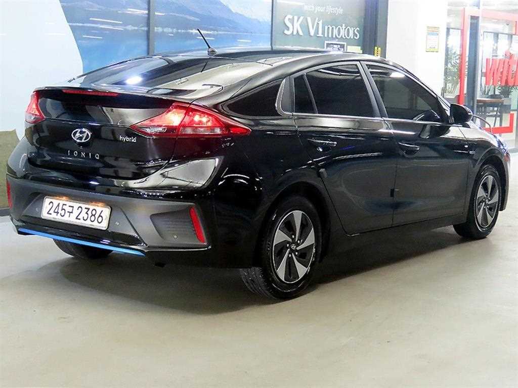 HYUNDAI Ioniq - Vista 4