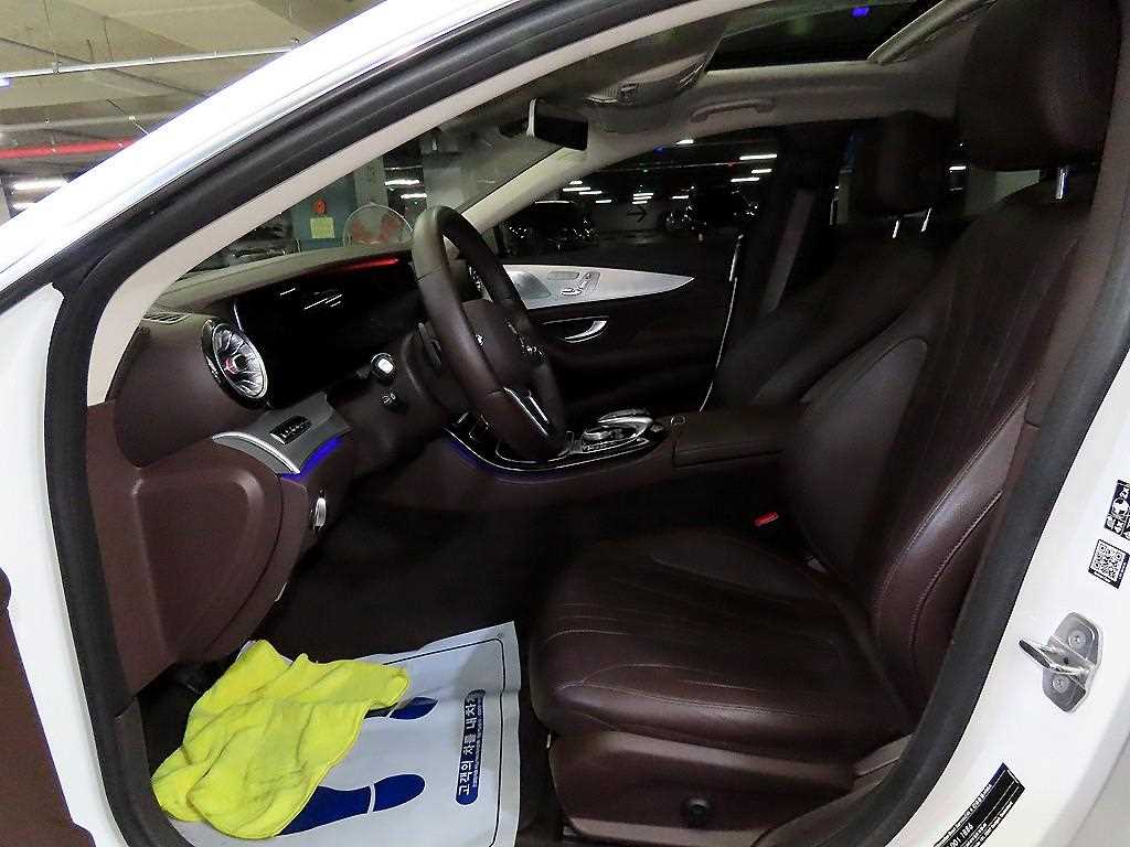 Mercedes Benz CLS Class - Vista 6