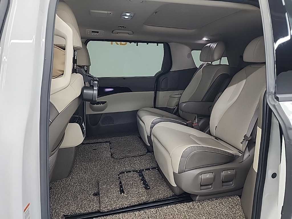 KIA Carnival - Vista 12