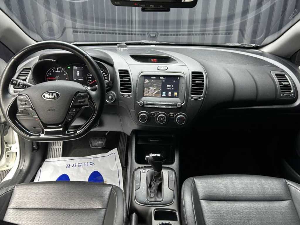 KIA K3 - Vista 8