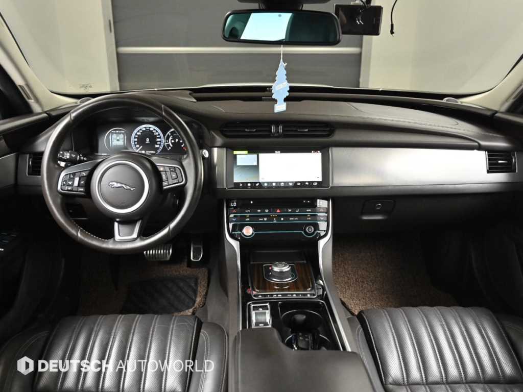 Jaguar XF - Vista 7