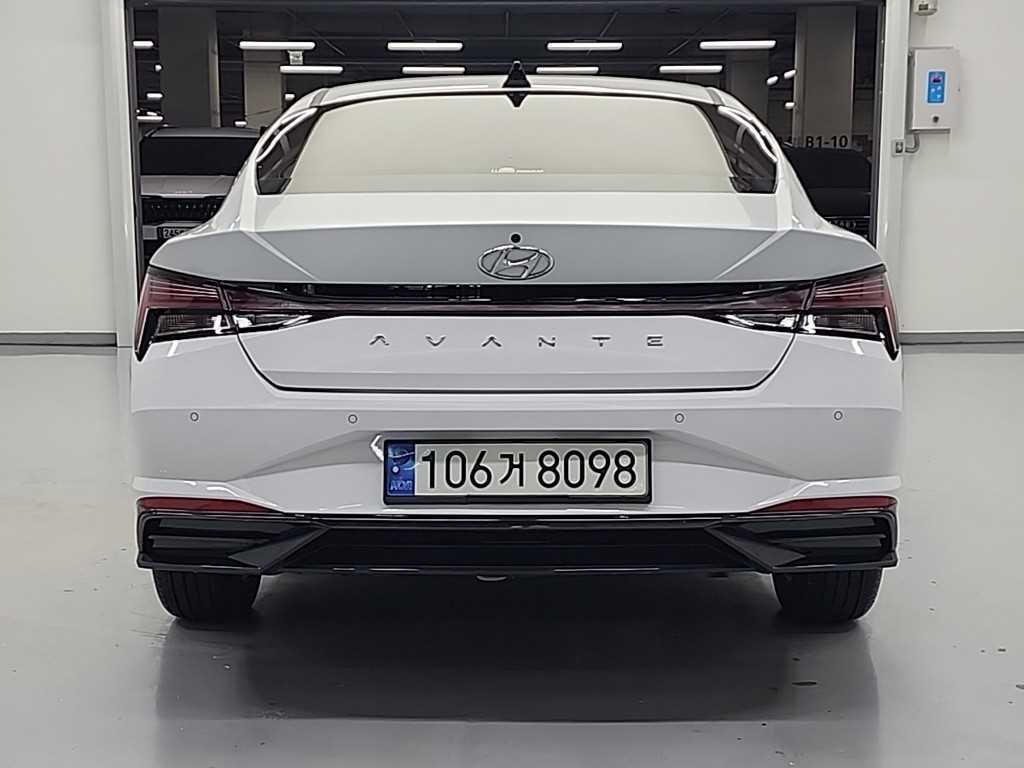 HYUNDAI Avante - Vista 3