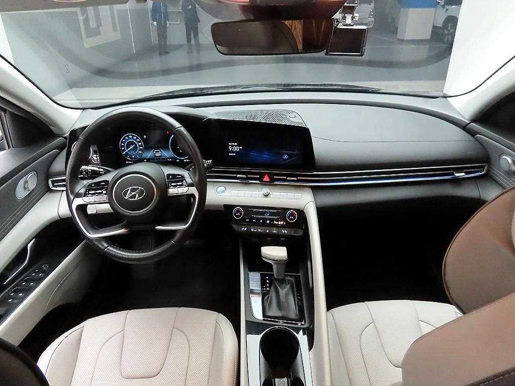HYUNDAI Avante - Vista 8