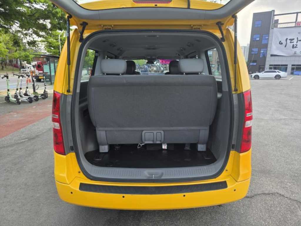 HYUNDAI Starex - Vista 9