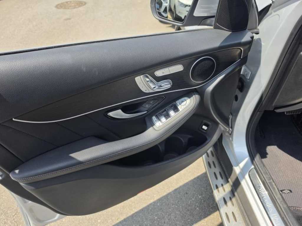 Mercedes Benz GLC Class - Vista 5