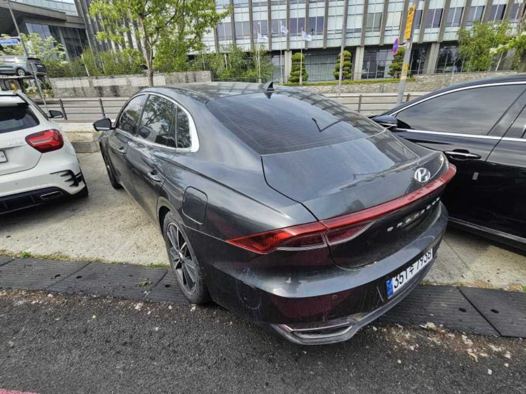 HYUNDAI Grandeur - Vista 5