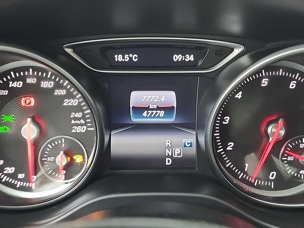 Mercedes Benz GLA Class - Vista 6