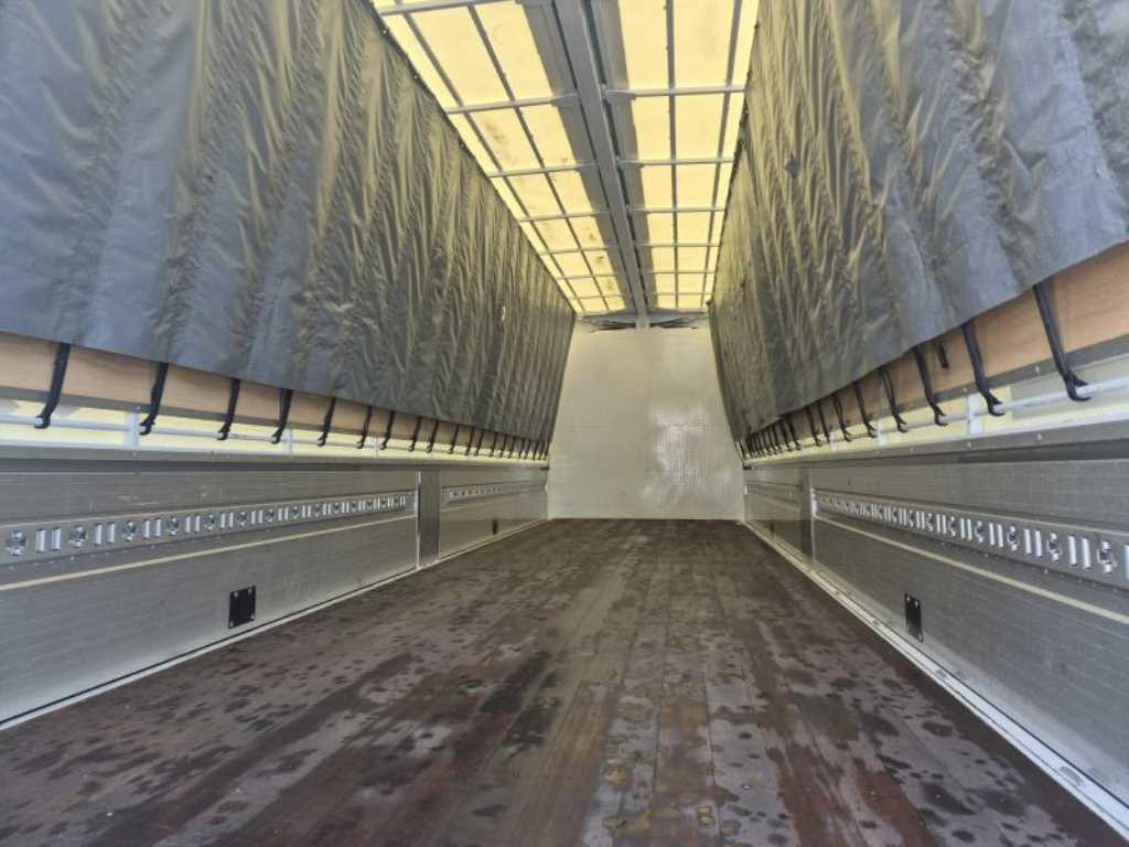 medium and large cargo truck - Vista 7