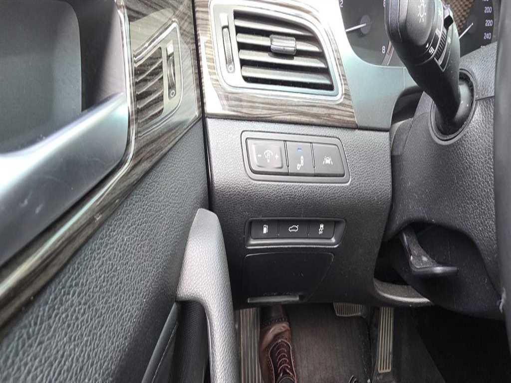 HYUNDAI Sonata - Vista 5