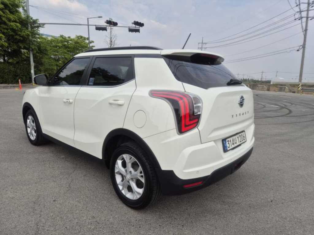 Ssangyong Tivoli - Vista 4