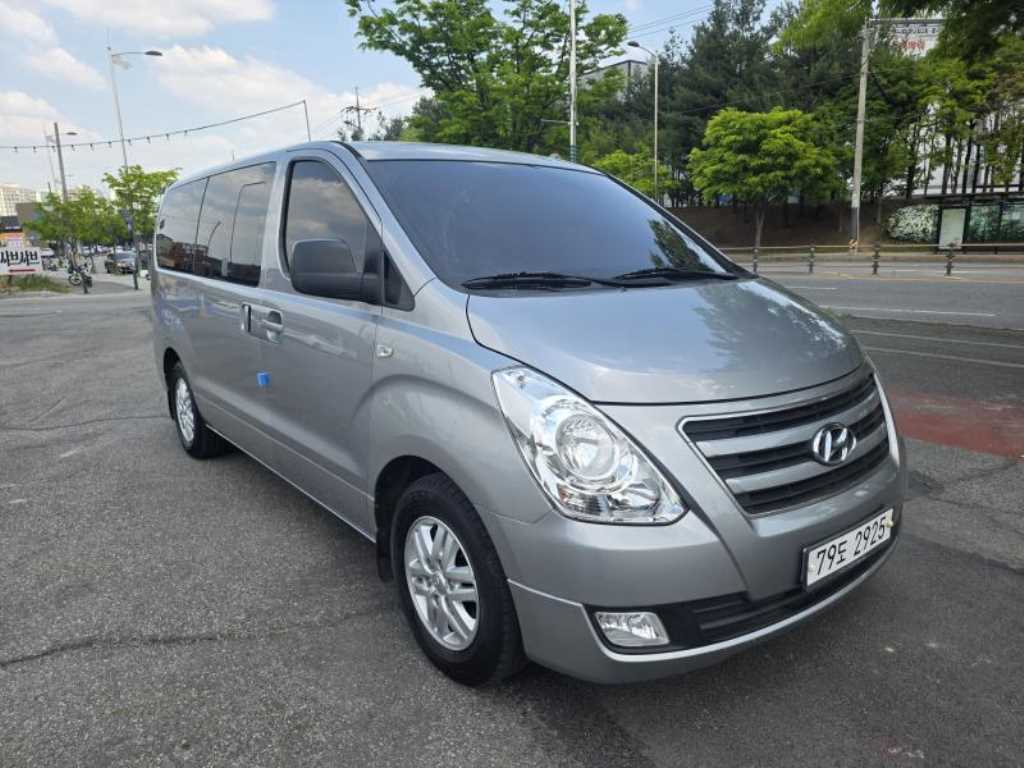 HYUNDAI Starex 2018 Plateado - Importación desde Corea - HF Imports Iquique - Foto 1