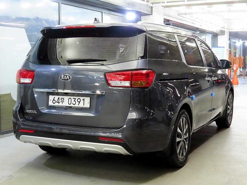 KIA Carnival - Vista 4
