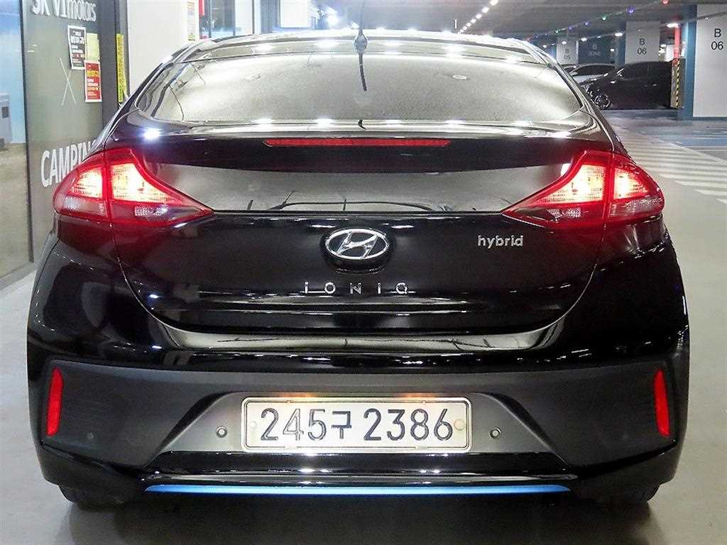 HYUNDAI Ioniq - Vista 5