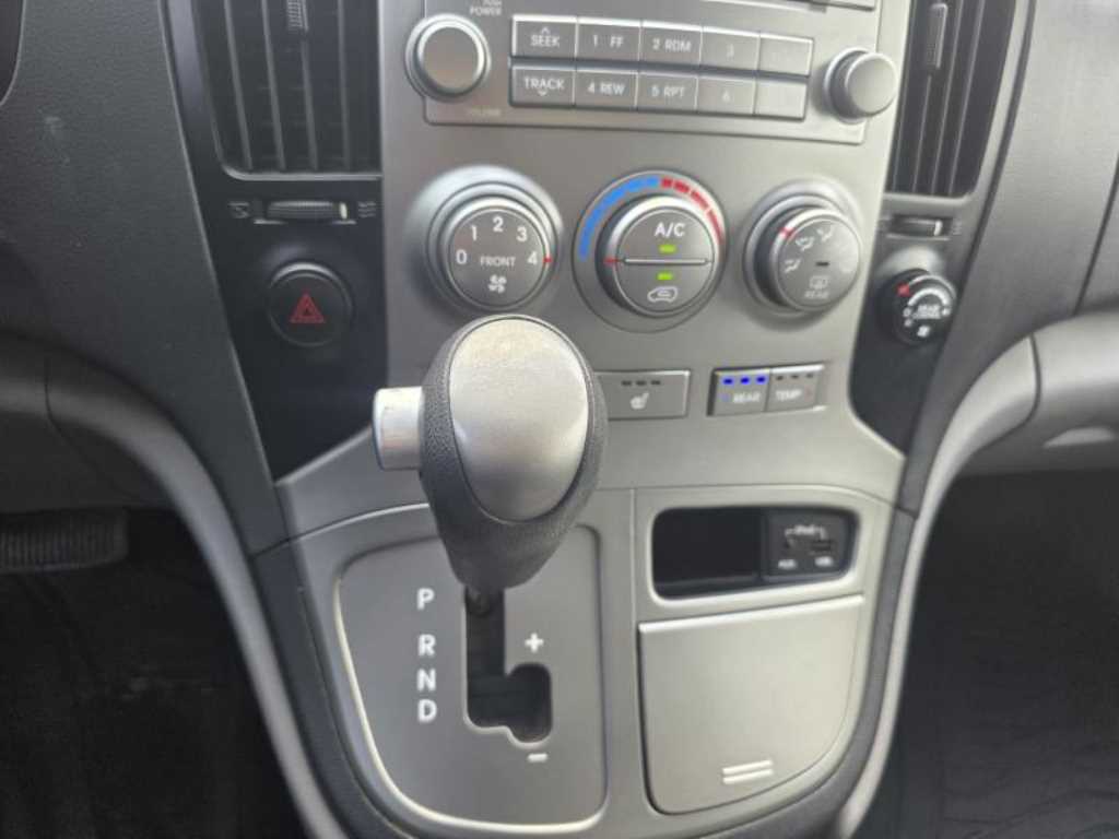 HYUNDAI Starex 2015 Amarillo - Importación desde Corea - HF Imports Iquique - Foto 17