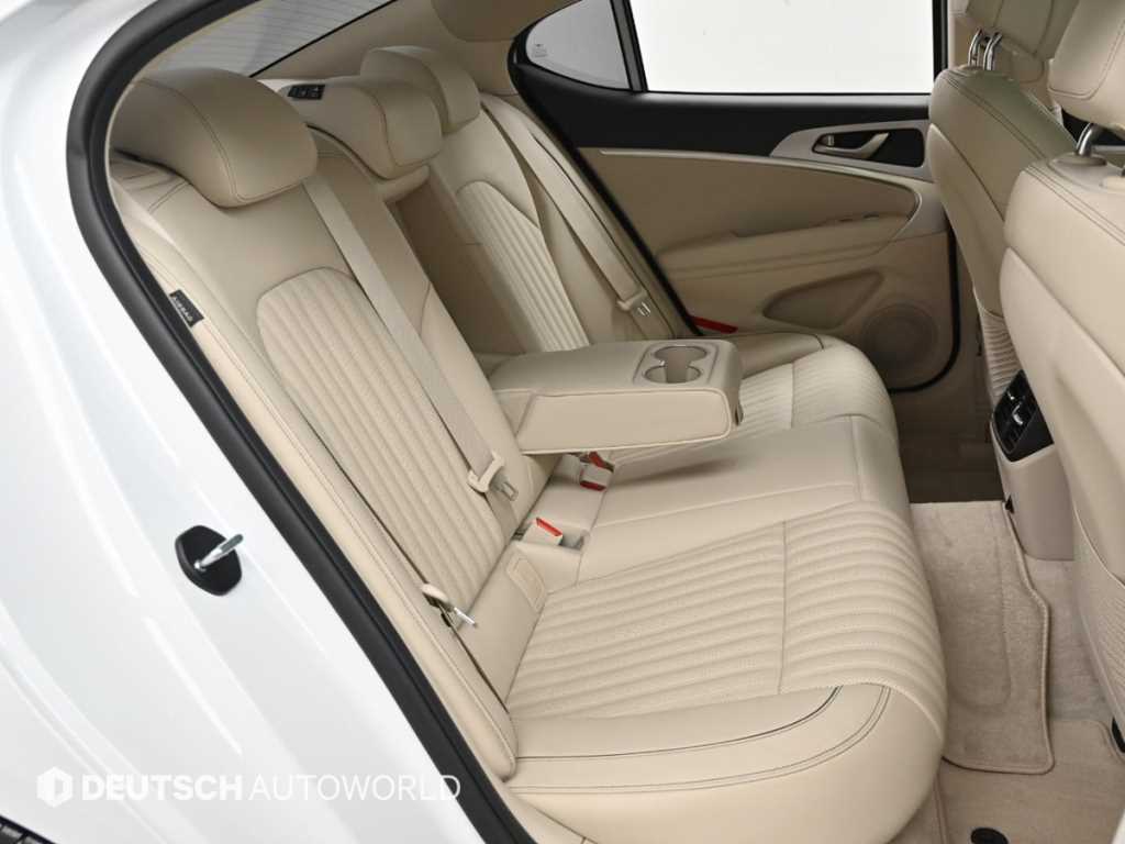 Genesis G70 - Vista 12