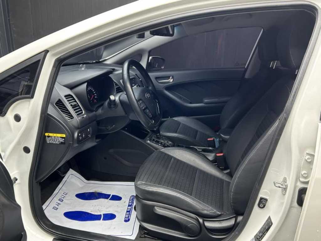KIA K3 - Vista 5